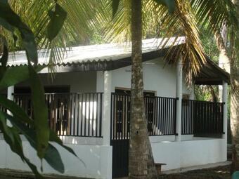Bed & Breakfast Kulama, The Lake Villa