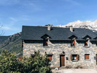 Cozy Holiday Home Near Ski Bus In Aragon