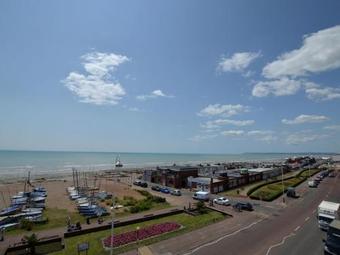 Panoramic Apartment In Bexhill Kent With Balcony