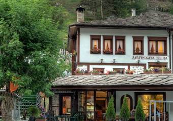 Hostal Dragneva Guest House