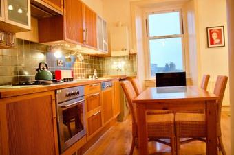 1 Bedroom Apartment In Edinburgh Sleeps 4