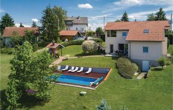 Three-bedroom Holiday Home In Starjak