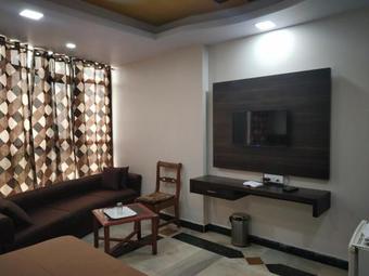 Lodge Hotel Rajwada International