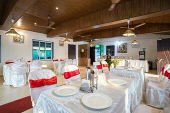 Hotel Dark Forest Retreat