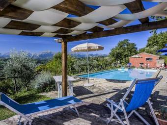 Gorgeous Apartment In Monte San Martino With Pool