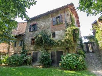 Apartamento Historic Castle In Tagliolo Monferrato Amidst Vineyards