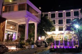 Hotel Green Court