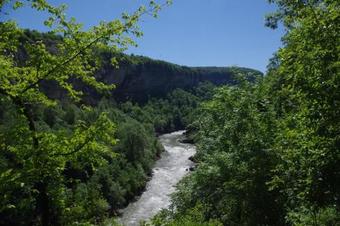 Hostal Above The River Guest House