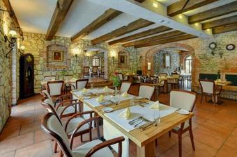 Apartamentos Zamecka Fortovna / Forester House