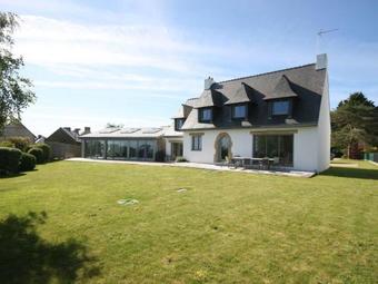 Warm Holiday Home With Pool In Clohars-carno�t France