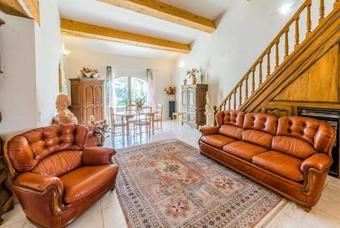 Puget-sur-argens Villa Sleeps 8 Wifi
