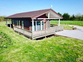 Hazel 2 - Standard Plus One Bed Apartment On Private Estate