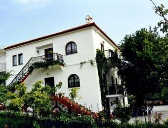 Hostal Atzanou Rooms