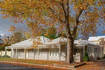Bed & Breakfast Mews Cottages