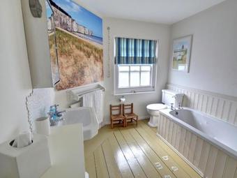 Quaint Holiday Home In Broadstairs Kent On The Seafront