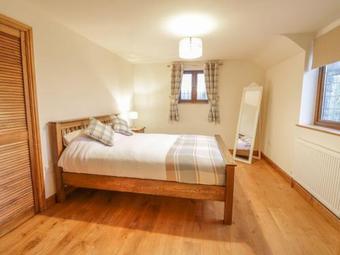 Ty Berllan, Caersws