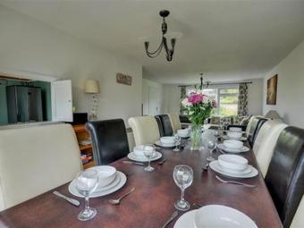 Magnificent Holiday Home In Georgeham Near Beach