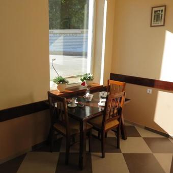 Hostal Tvishi Guest House