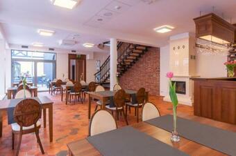 Posada Go?ciniec Kasztel U Gostla