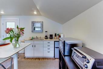 Oregon House Unit #2 The Carriage House