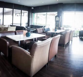 Maneerote Hotel