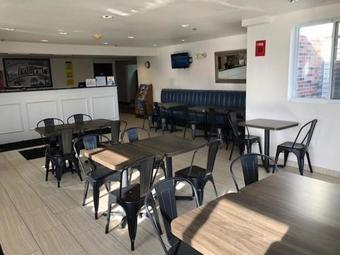 Hotel Super 8 By Wyndham Portland/westbrook Area