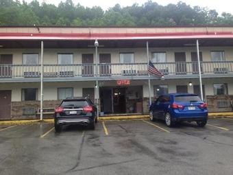 Hotel Chapmanville Inn