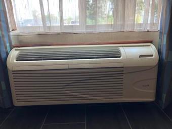 Hotel Countryview Inn & Suites