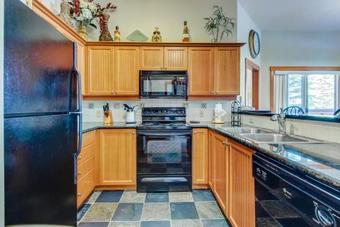 Eagle Springs East 101: Red-wing Suite