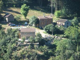 Modern Holiday Home With Jacuzzi In Brousse-le-chateau