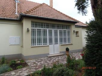 R�zsakert Apartman