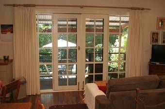 Stone's Throw Cottage Bed And Breakfast