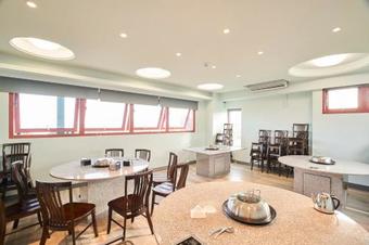 Hostal First Shanhai Hotel