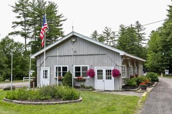 Tuxbury Pond Camping Resort Cottage