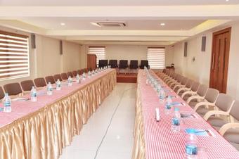 Navaratna Inn - A Luxury Hotel