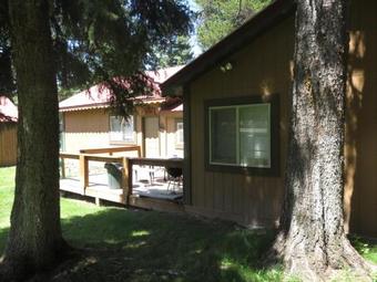 Historic Tamarack Lodge And Cabins