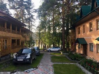 Hostal Holiday House Aveliya