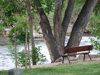 Posada Kern Riverfront Lodge