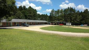 Crossroads Motel & Cabins