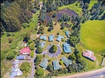 Lodge Giants Table And Cottages