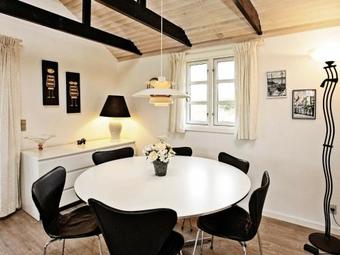 Two-bedroom Holiday Home In Hvide Sande 2