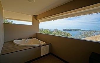 Hotel Nammb� Beachfront Bungalows