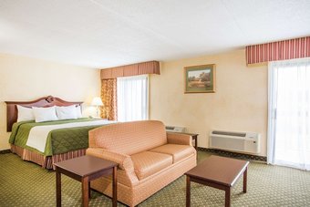 Hotel Days Inn & Suites By Wyndham Sutton Flatwoods