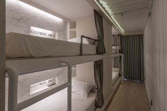 Hostal Reddoorz Plus @ Sleep Box Sukhumvit 22