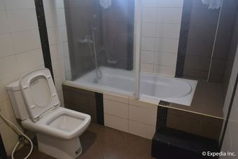 Hotel Twin Pines Suites