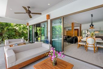 Karon Beach Pool Villas