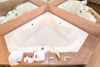 Ramada Hotel & Conference Center By Wyndham Plymouth