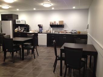 Hotel R & R Lakeview In Hardisty