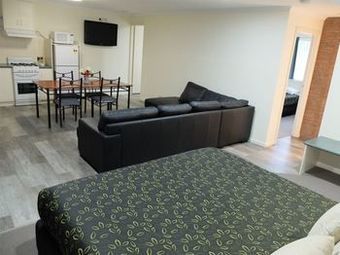 Sportsmans Motor Inn