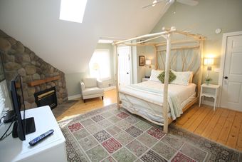 Goldberry Woods Bed & Breakfast-microfarm-cottages